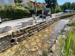 Chantier environnement aménagement des berges du Roubaud à Hyères