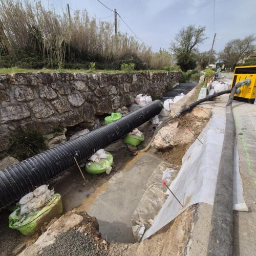 Chantier environnement aménagement des berges du Roubaud à Hyères