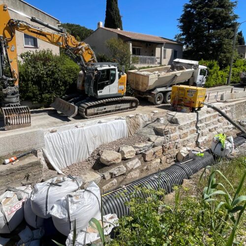 Chantier environnement aménagement des berges du Roubaud à Hyères